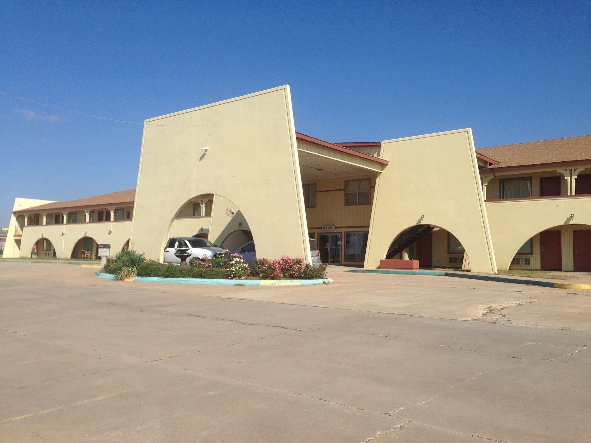 Hometown Inn And Suites Elk City Bagian luar foto