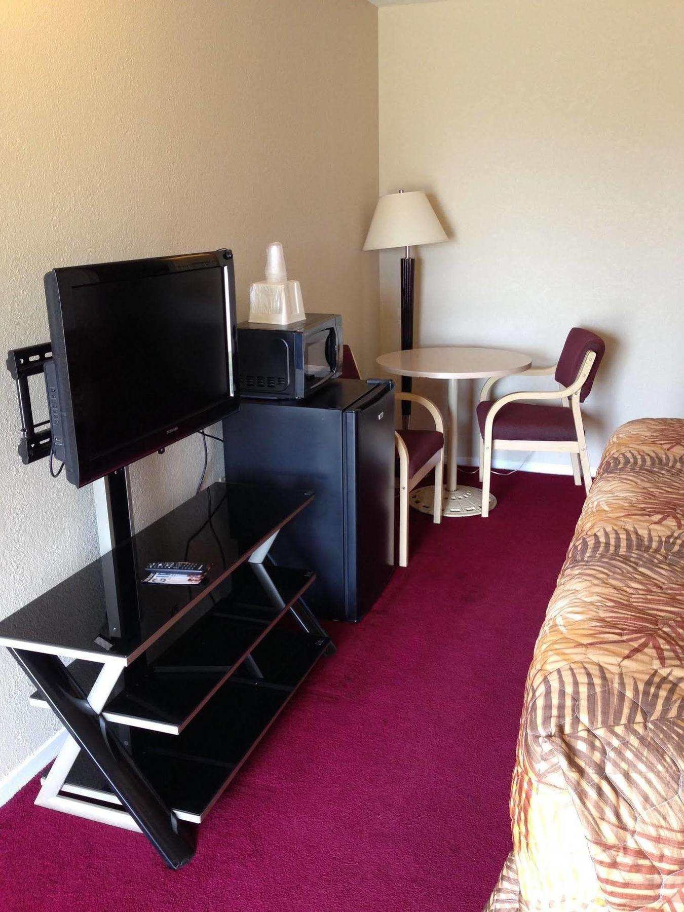 Hometown Inn And Suites Elk City Bagian luar foto