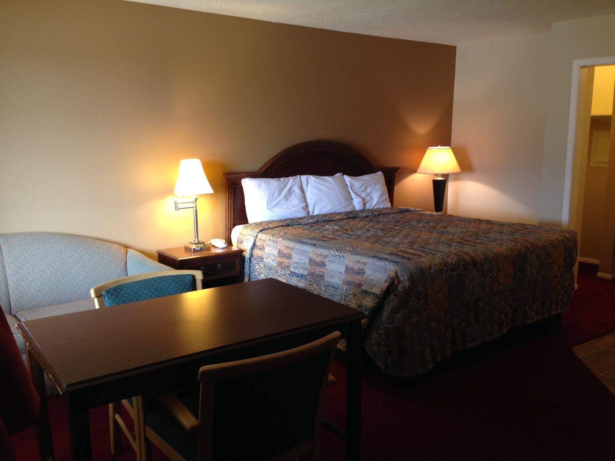 Hometown Inn And Suites Elk City Bagian luar foto