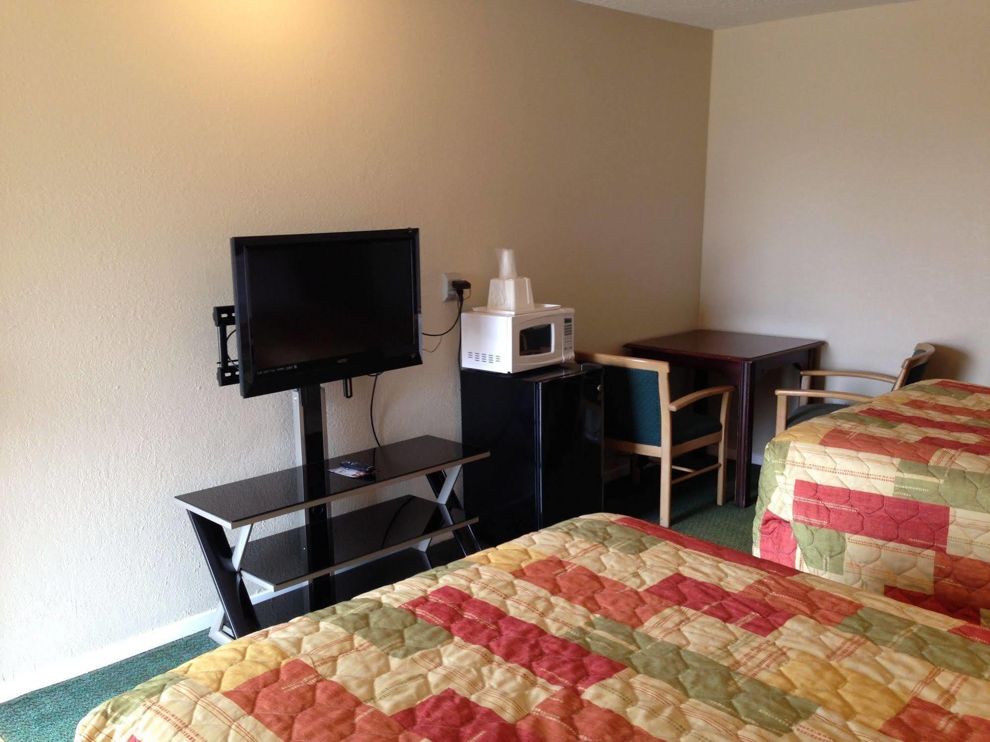 Hometown Inn And Suites Elk City Bagian luar foto