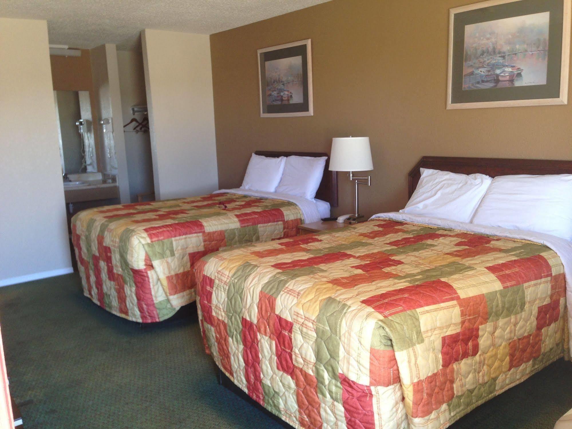 Hometown Inn And Suites Elk City Bagian luar foto